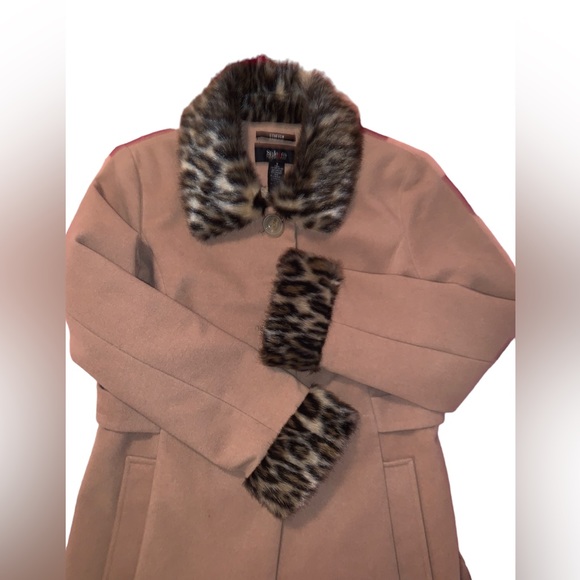 Tan Coat with Leopard fur cuff/Collar - Picture 2 of 10